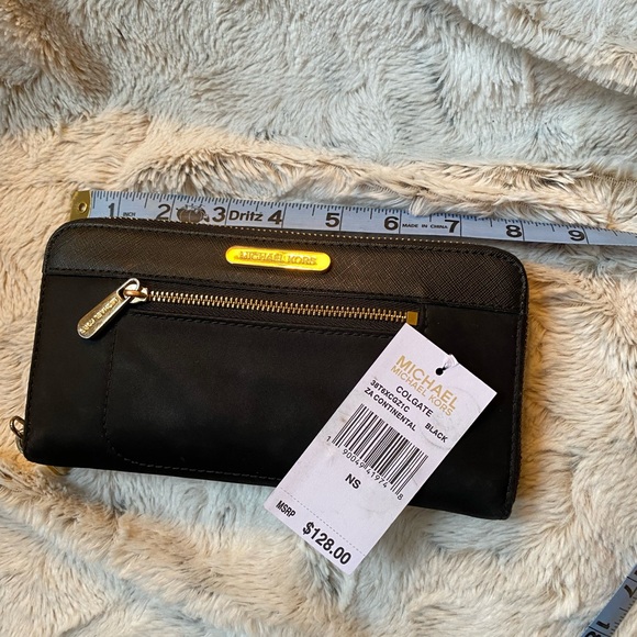 Michael Kors Wallet - Picture 2 of 6